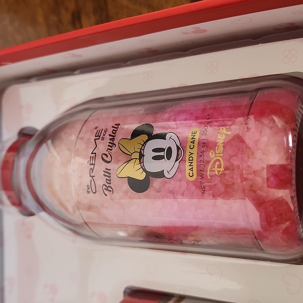 The Creme Shop Disney Red Sweetheart Spa Collection. Limited Edition - Picture 5 of 7